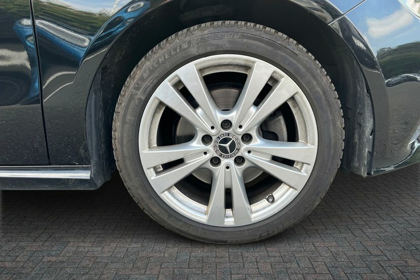 Mercedes-Benz A Class 1.6 A180 Sport Hatchback 122 Ps Black #4
