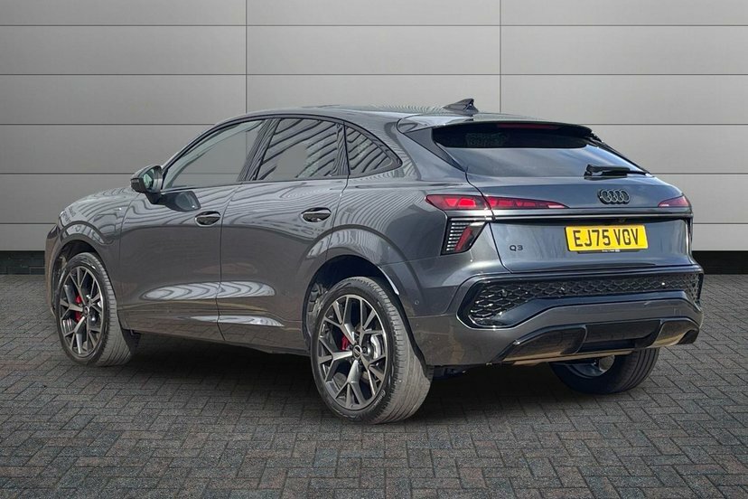 Audi Q3 1.5 E-hybrid Launch Edition Plus Sportback Pet EJ75VOV Grey #3