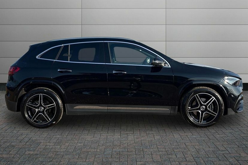 Mercedes-Benz GLA Class 2.0 Gla200d Amg Line Executive Suv 8G Black #3