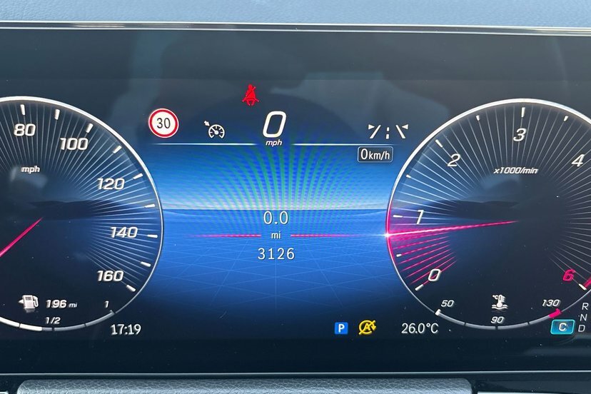 Mercedes-Benz GLA Class 2.0 Gla200d Amg Line Executive Suv 8G Black #6