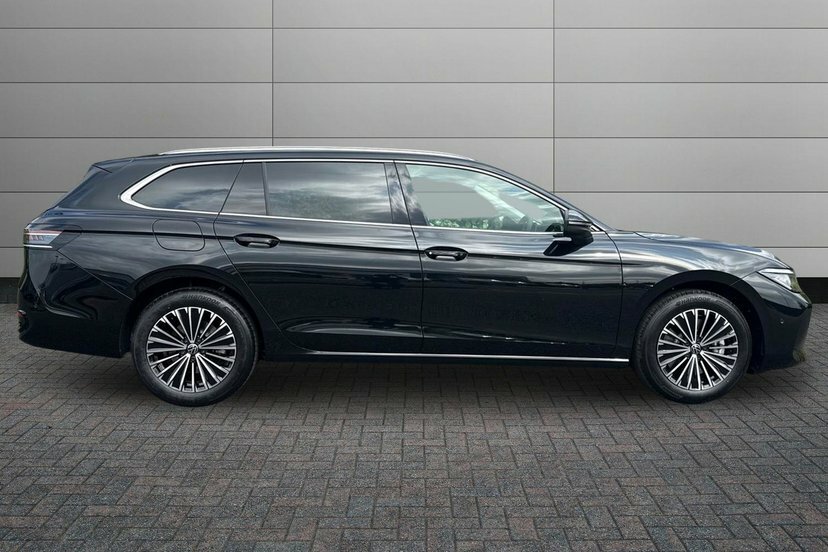 Volkswagen Passat 1.5 Tsi Ehybrid 19.7Kwh Elegance Estate KM26RVR Black #4