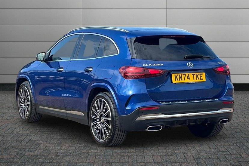 Mercedes-Benz GLA Class 2.0 Gla220d Amg Line Premium Plus Suv Blue #2