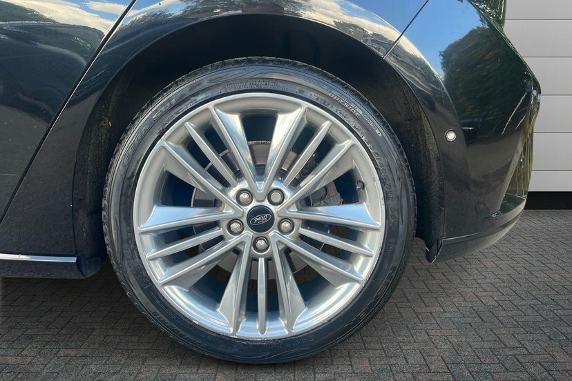 Ford Focus 2.0 Ecoblue Vignale Hatchback 150 RF19MDN Black #5