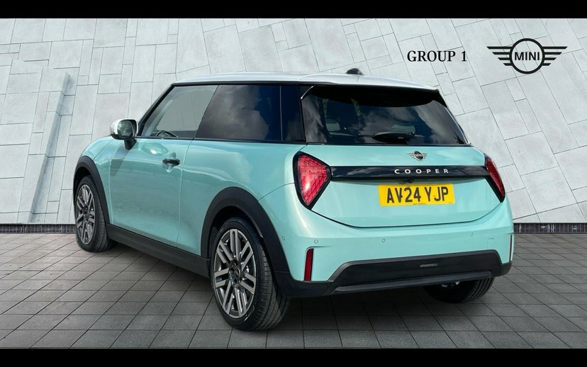 Mini Hatch Cooper C AV24YJP Green #2