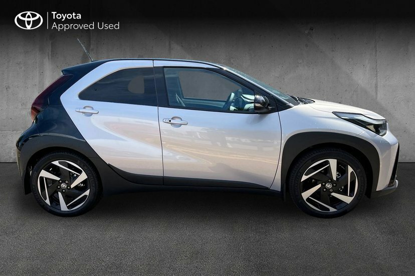Toyota Aygo X 1.5H 49Kwh Design Hatchback Hybrid Cvt GD26TYW Silver #4