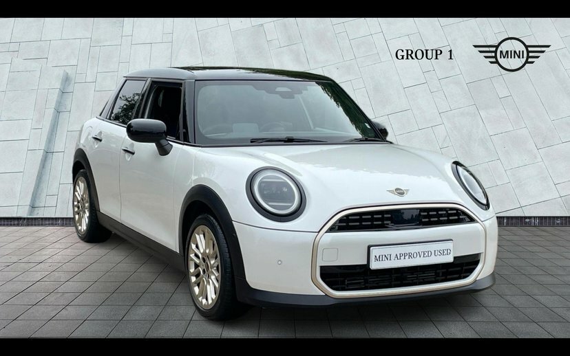 Mini Hatch Cooper C YE74TWC White