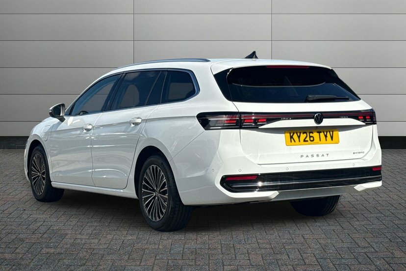 Volkswagen Passat 1.5 Tsi Ehybrid 19.7Kwh Elegance Estate KY26TYV White #3