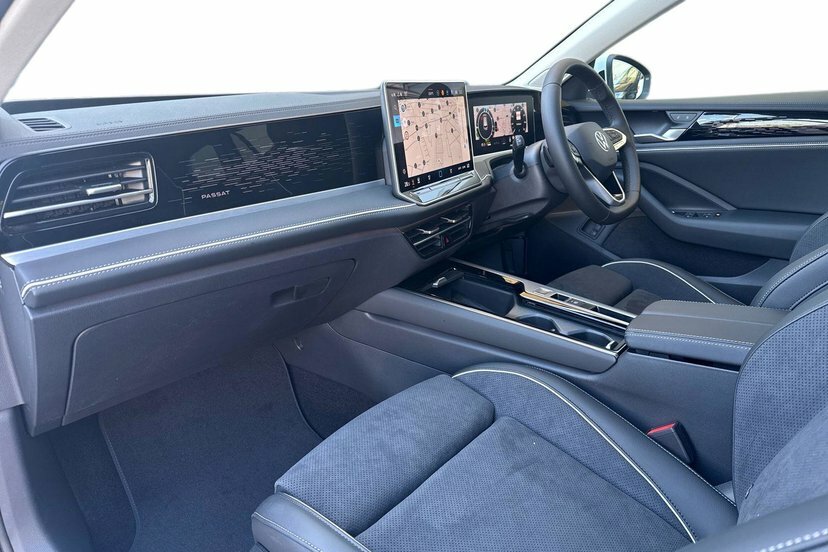 Volkswagen Passat 1.5 Tsi Ehybrid 19.7Kwh Elegance Estate KY26TYV White #2