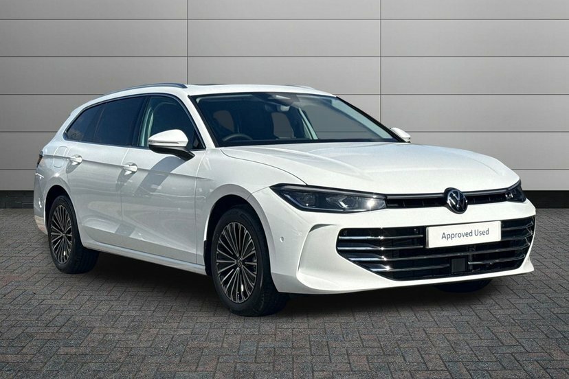Volkswagen Passat 1.5 Tsi Ehybrid 19.7Kwh Elegance Estate White
