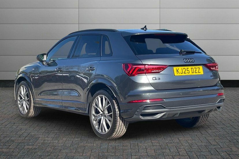 Audi Q3 1.5 Tfsi Cod 35 Black Edition Suv S Tro KJ25DZZ Grey #3