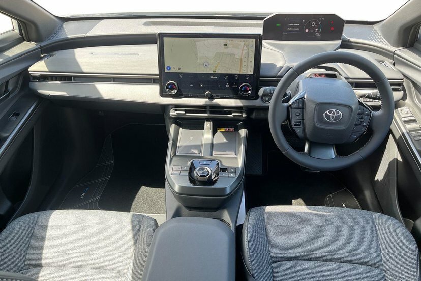 Toyota bZ4X 74.7Kwh Design Touring 224 Ps Silver #6