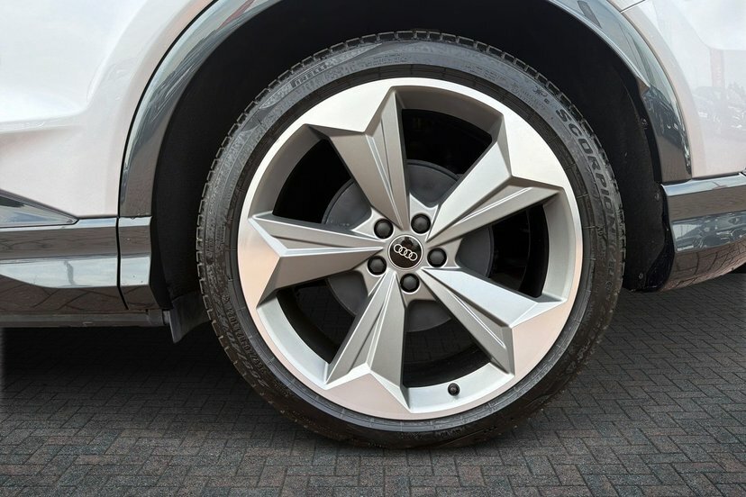 Audi Q4 E Tron 45 Black Edition Suv 82Kwh 286 Silver #5