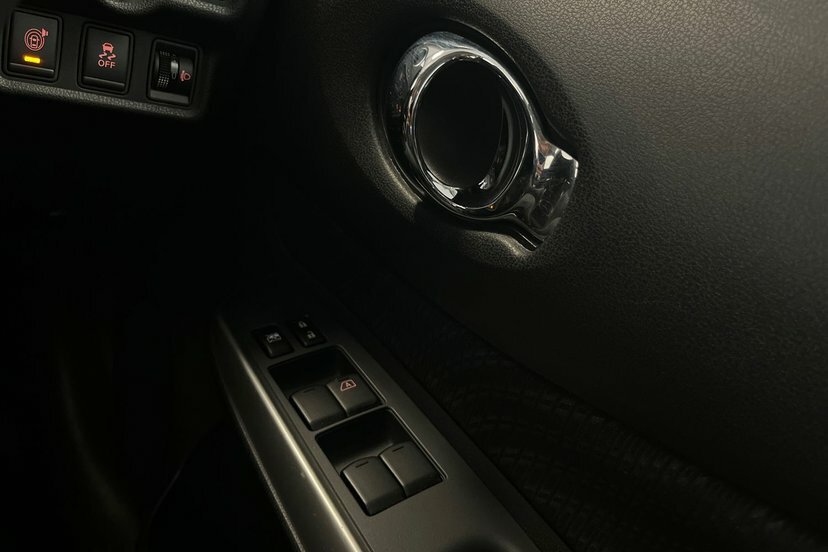 Nissan Note Acenta Premium Black #11