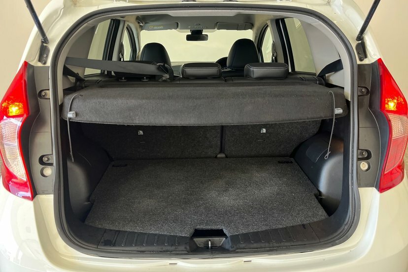 Nissan Note Acenta Premium Black #9