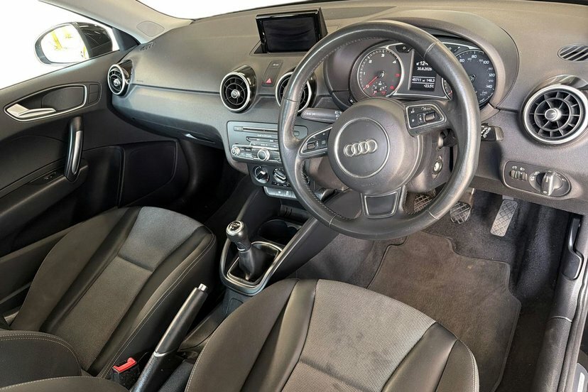Audi A1 1.6 Tdi Sport Hatchback 116 Ps Black #6