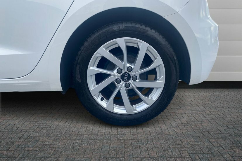 Audi A1 1.0 Tfsi 25 Sport Sportback 95 White #5