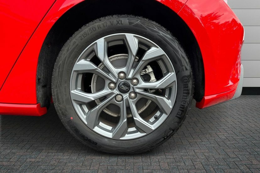 Ford Focus 1.0T Ecoboost St-line Hatchback Red #5