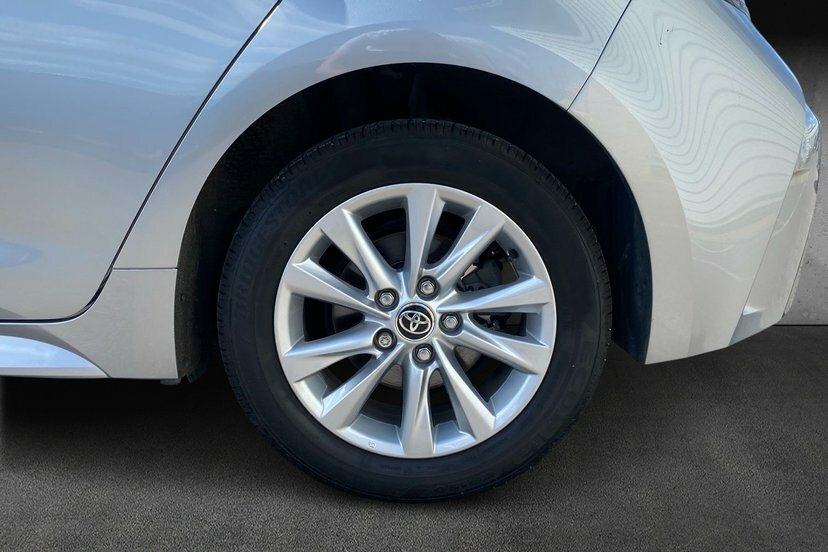 Toyota Corolla 2.0 Vvt-h Design Touring Sports Hybrid White #18