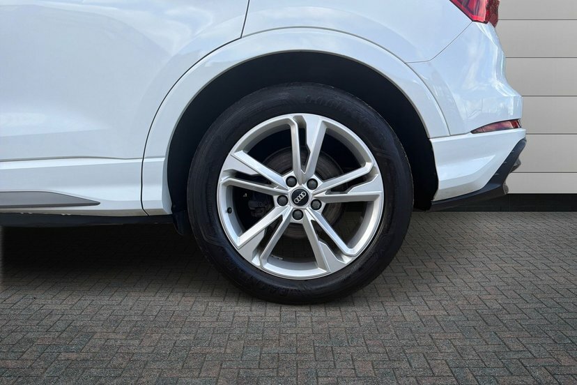 Audi Q3 1.5 Tfsi Cod 35 S Line Suv 150 EY21WZT White #5
