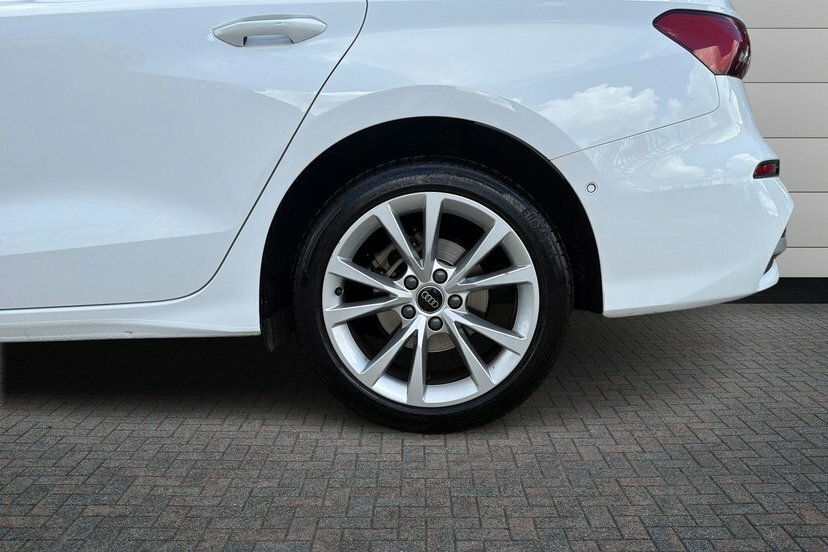 Audi A3 1.5 Tfsi 30 Sport Saloon 116 Ps White #5
