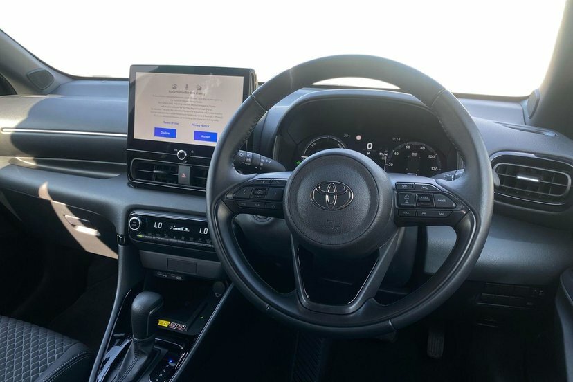 Toyota Yaris 1.5 Vvt-h Excel Hatchback Hybrid E-cvt Black #6