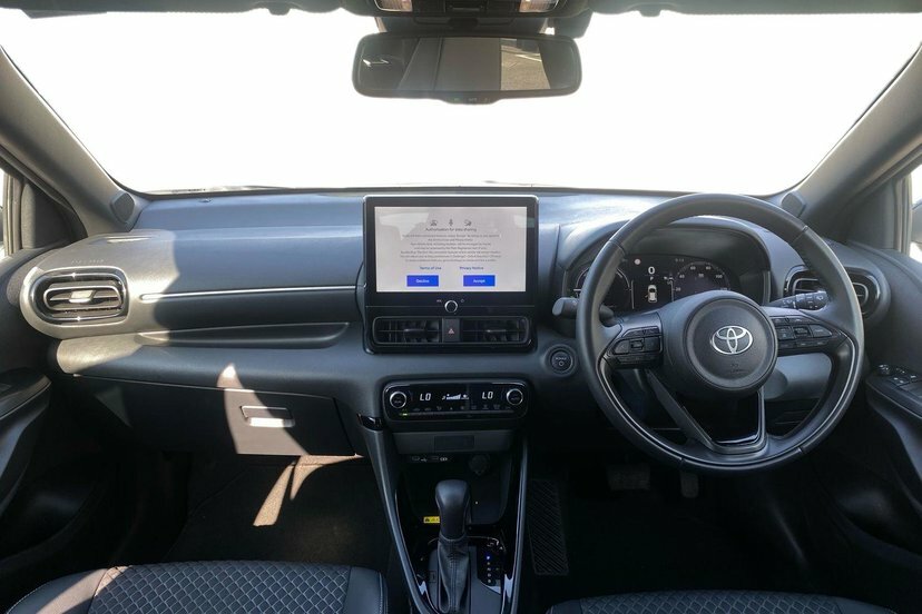 Toyota Yaris 1.5 Vvt-h Excel Hatchback Hybrid E-cvt Black #5