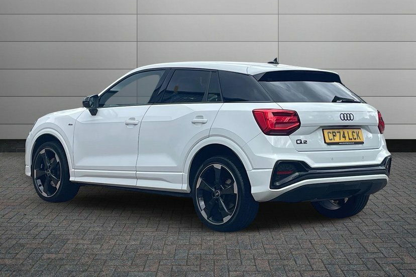 Audi Q2 1.5 Tfsi Cod 35 Black Edition Suv S Tro CP74LCK White #3
