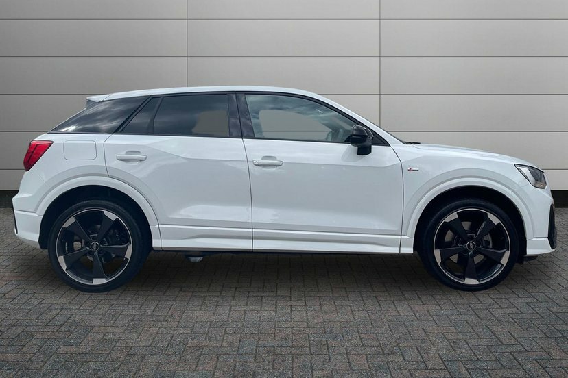 Audi Q2 1.5 Tfsi Cod 35 Black Edition Suv S Tro CP74LCK White #4