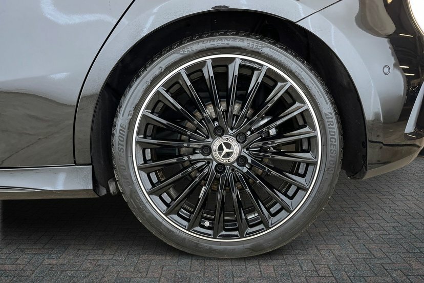Mercedes-Benz A Class A180 Amg Line Premium Plus Black #4
