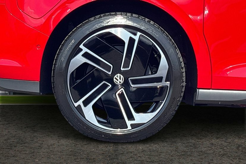 Volkswagen ID.Buzz Pro 79Kwh Gtx Mpv 4Motion Swb, Red #5