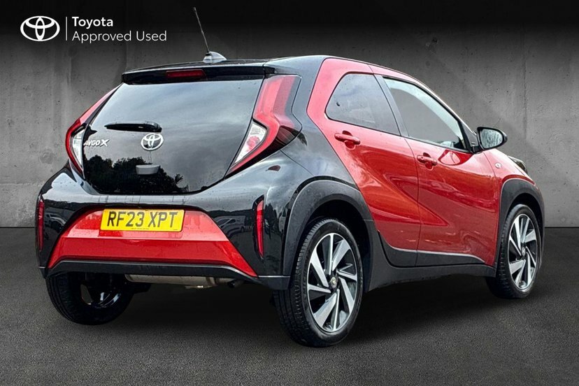 Toyota Aygo X 1.0 Vvt-i Edge Hatchback 72 Ps Black #2