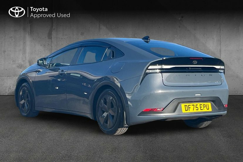 Toyota Prius 2.0 13.6Kwh Design Hatchback Plug-in Hy #3