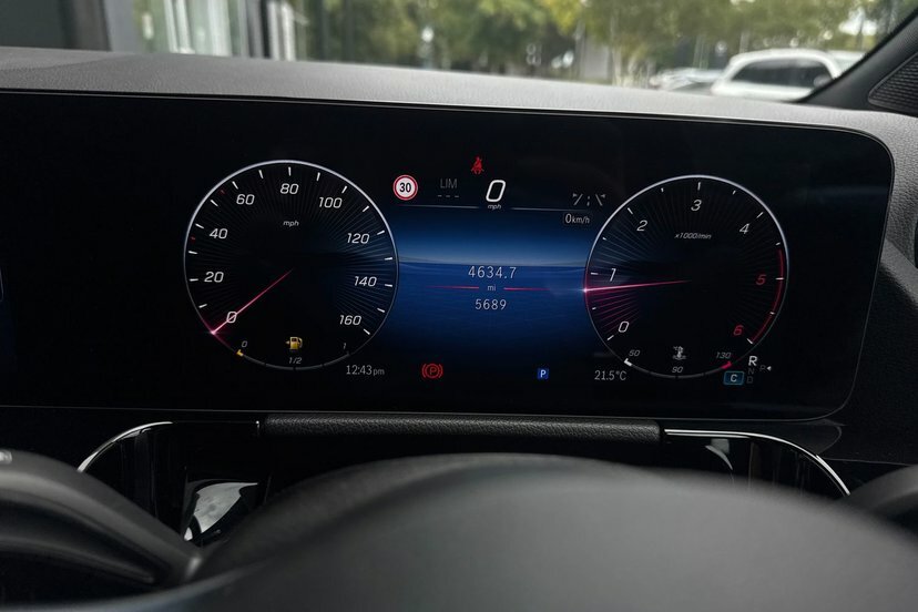 Mercedes-Benz GLA Class 2.0 Gla200d Amg Line Executive Suv 8G Grey #6