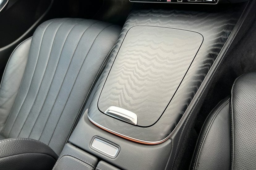 Mercedes-Benz E Class Saloon Black #8