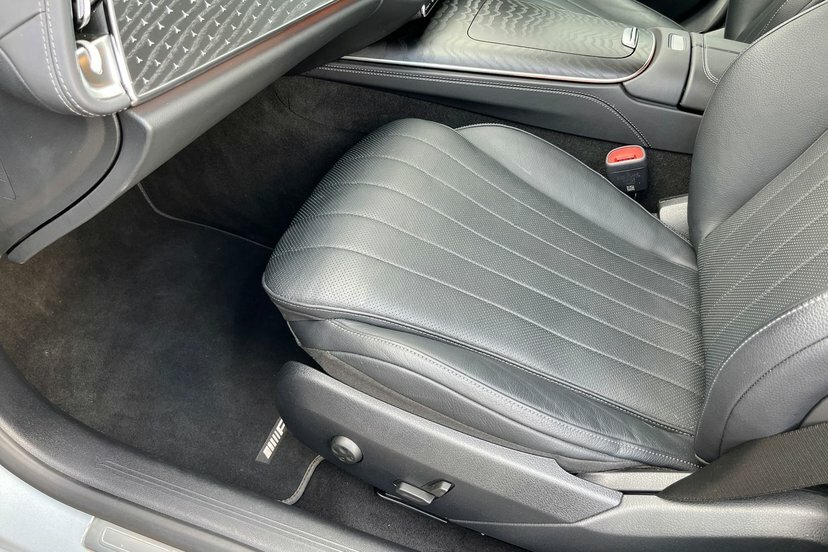 Mercedes-Benz E Class Saloon Black #23
