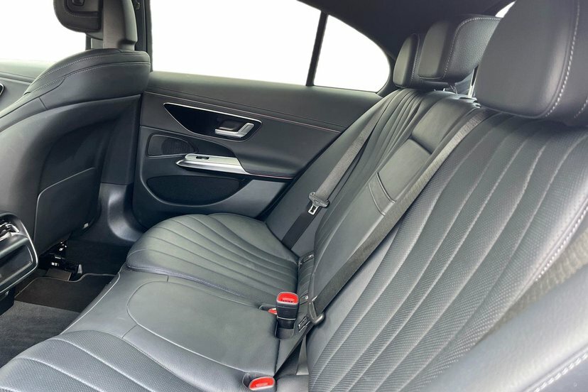 Mercedes-Benz E Class Saloon Black #10