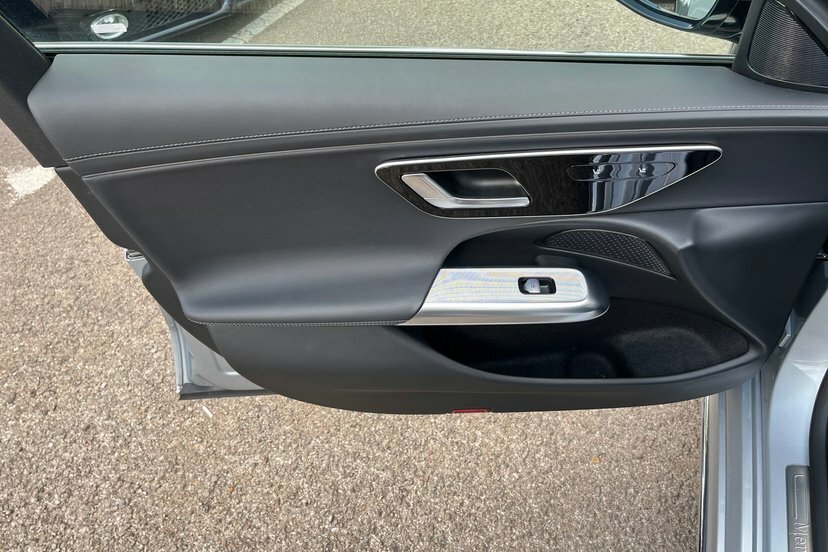 Mercedes-Benz E Class Saloon Black #26