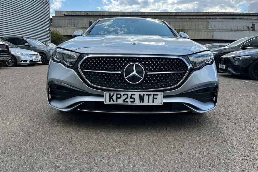 Mercedes-Benz E Class Saloon Black #35