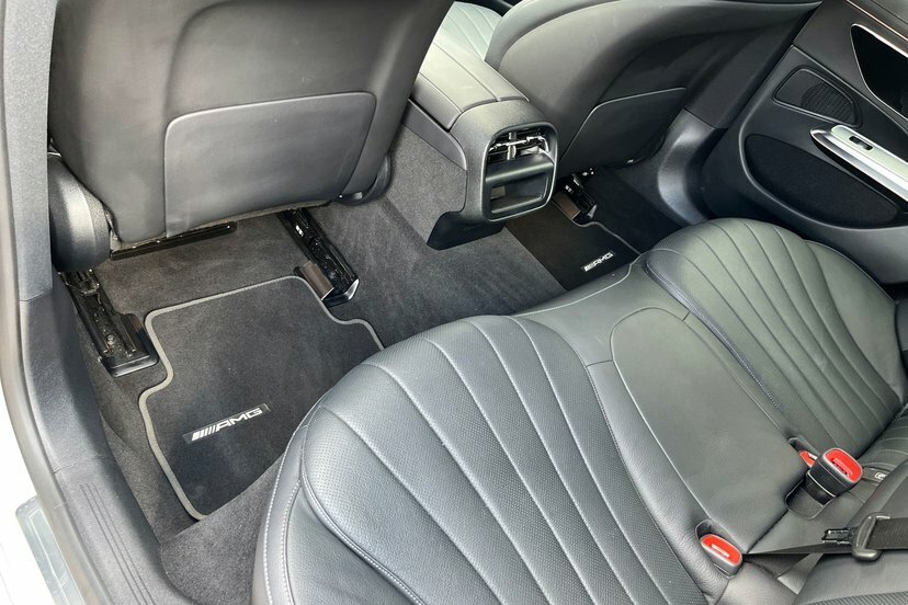 Mercedes-Benz E Class Saloon Black #21