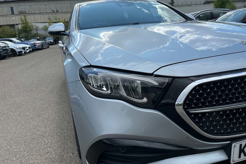 Mercedes-Benz E Class Saloon Black #34