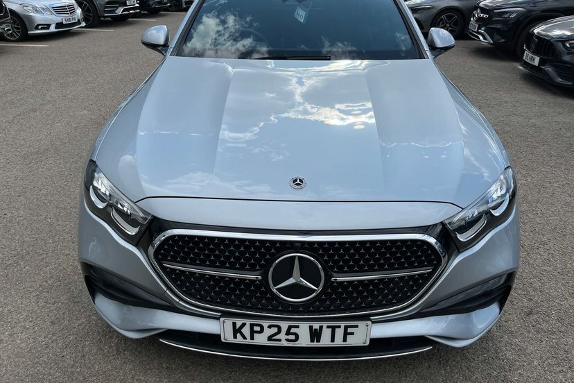 Mercedes-Benz E Class Saloon Black #36