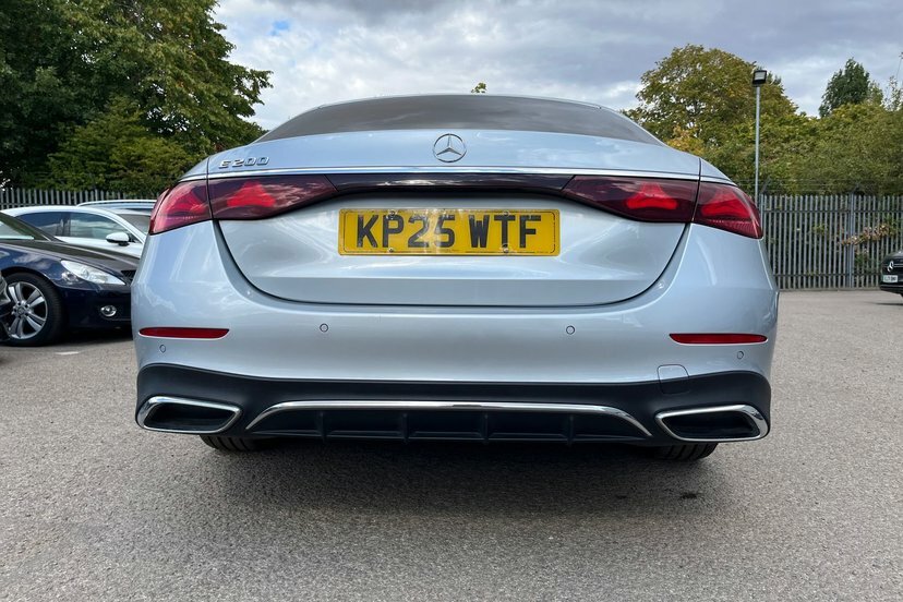 Mercedes-Benz E Class Saloon Black #30