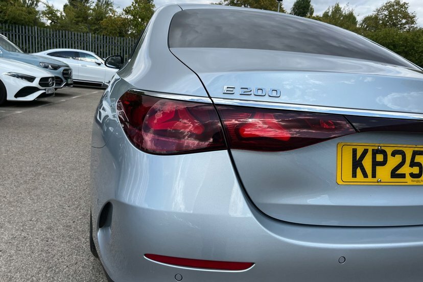 Mercedes-Benz E Class Saloon Black #29