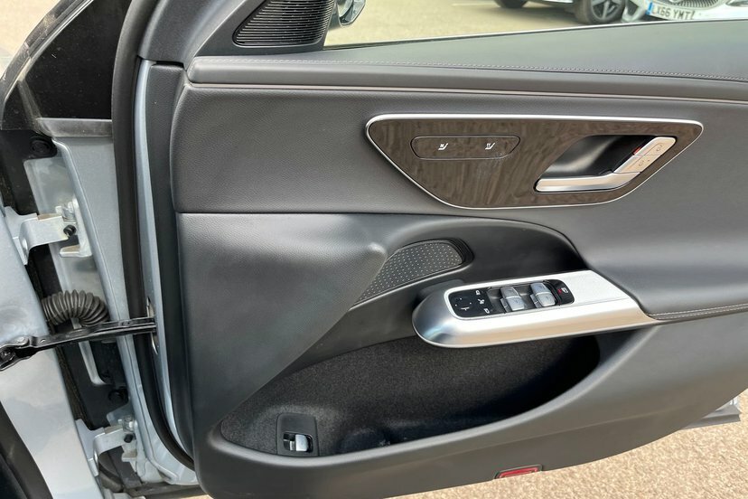 Mercedes-Benz E Class Saloon Black #17