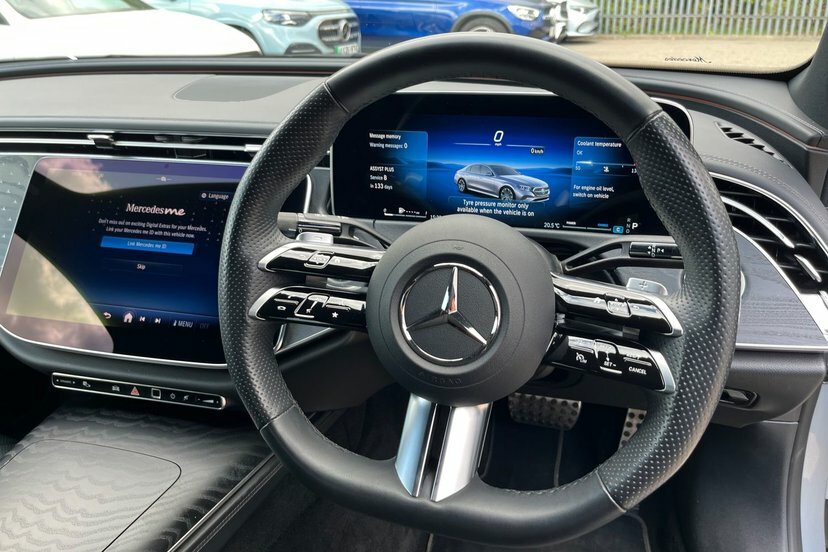 Mercedes-Benz E Class Saloon Black #19