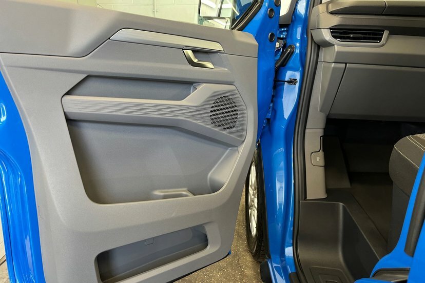 Volkswagen E-Transporter 100Kw 65Kwh Commerce Plus Van White #9
