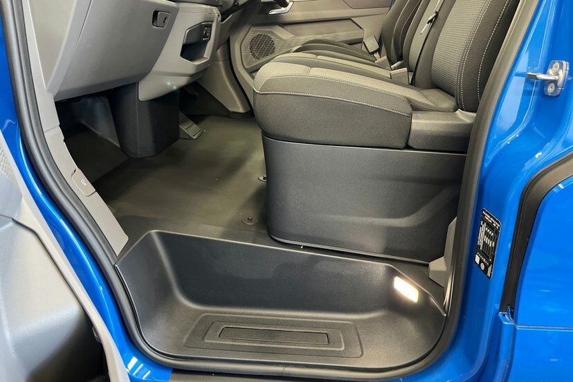 Volkswagen E-Transporter 100Kw 65Kwh Commerce Plus Van White #11