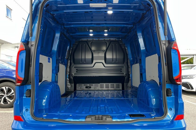 Volkswagen E-Transporter 100Kw 65Kwh Commerce Plus Van White #16