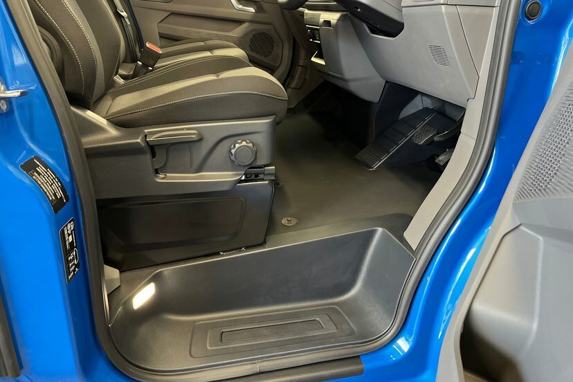 Volkswagen E-Transporter 100Kw 65Kwh Commerce Plus Van White #14
