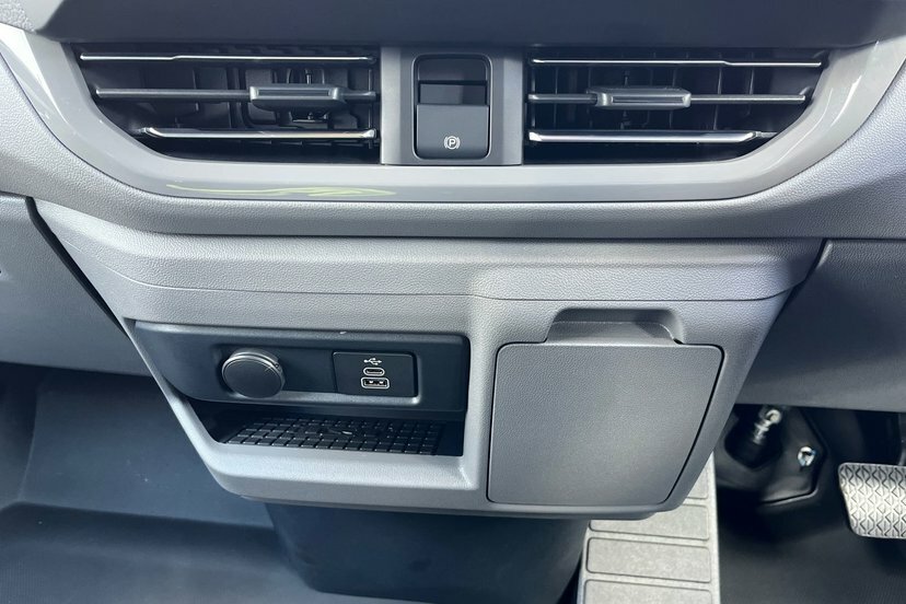 Volkswagen E-Transporter 100Kw 65Kwh Commerce Plus Van White #44